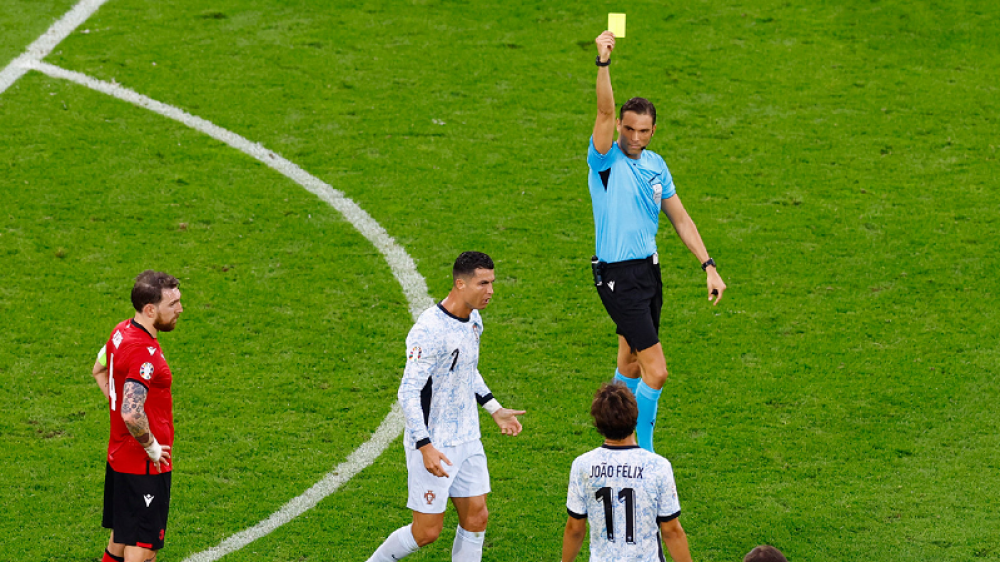 爱游戏在线C罗赛事官方发布败北新规，巴塞罗那争议不断！的简单介绍